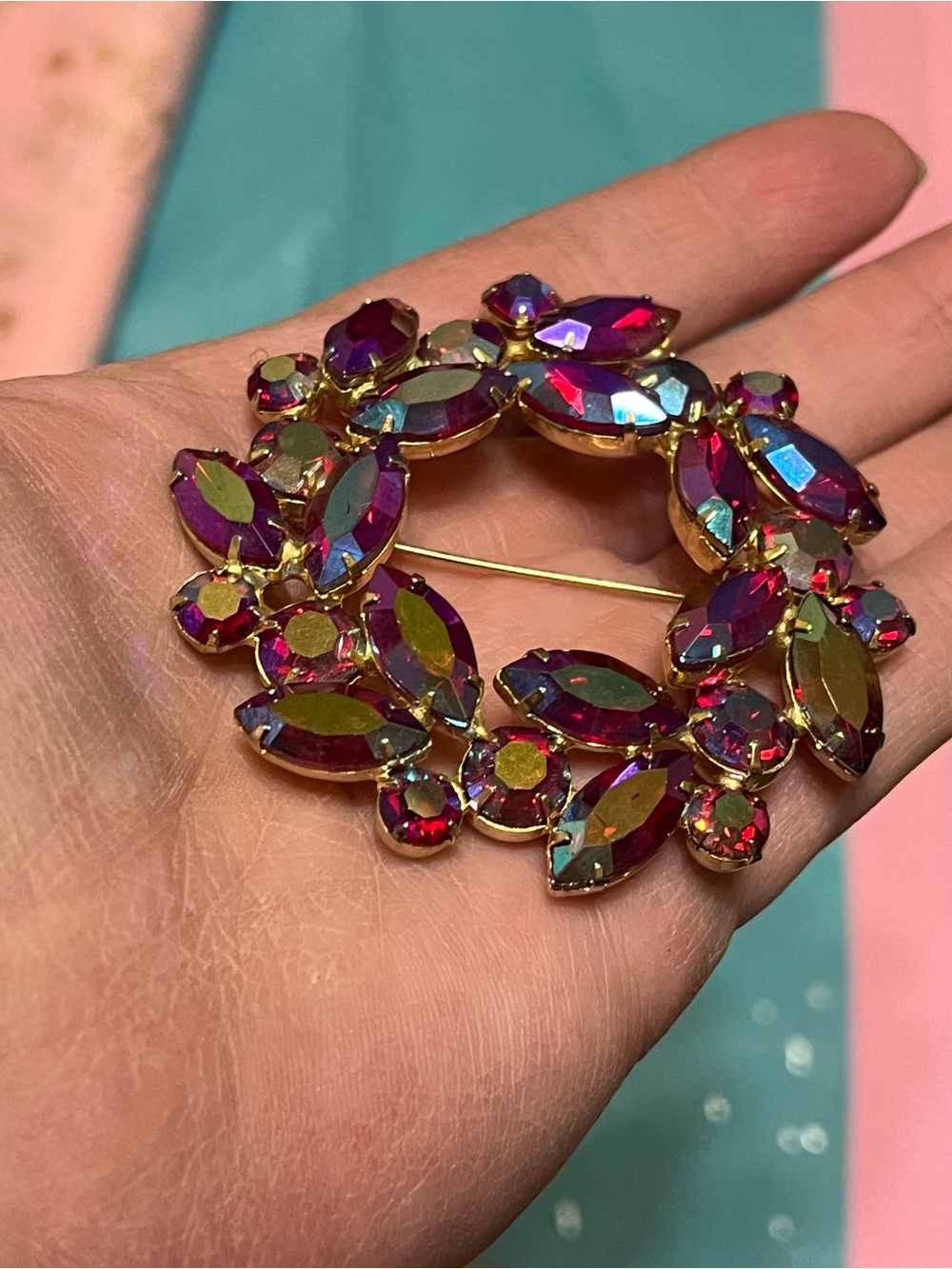 Large Weiss Rhinestone Brooch - Picture 7 of 9